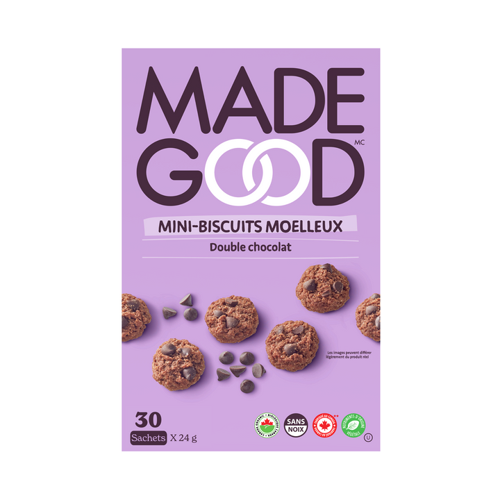 une boite avec 30 sachets de MadeGood mini-biscuits moelleux saveur de double chocolat